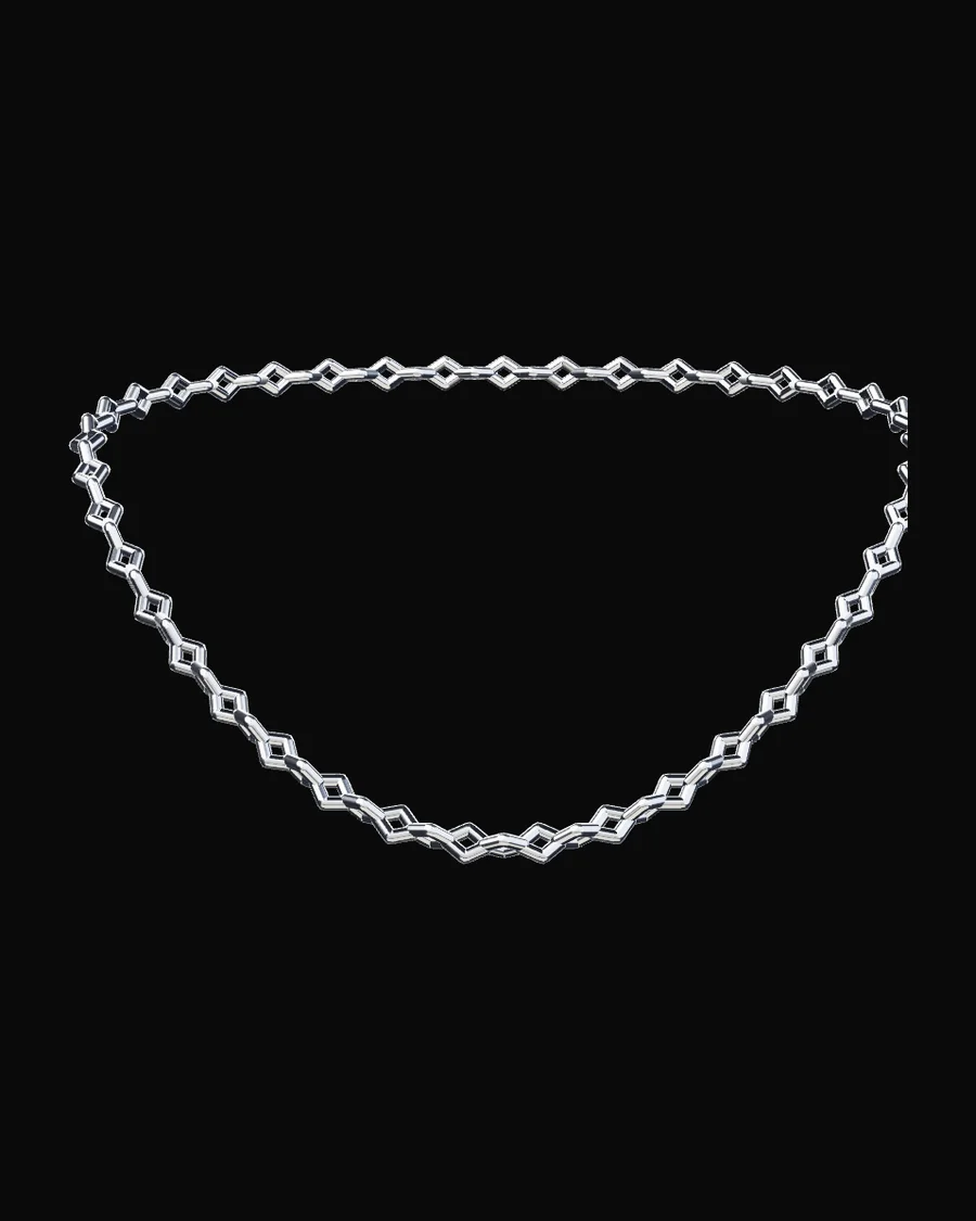 A silver rolo chain rendered by the editor's viewport.
